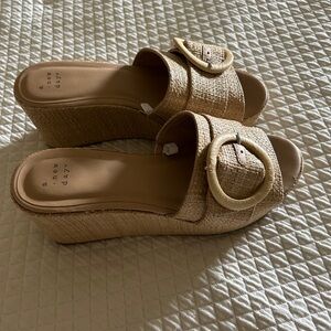 Straw wedge platform shoes